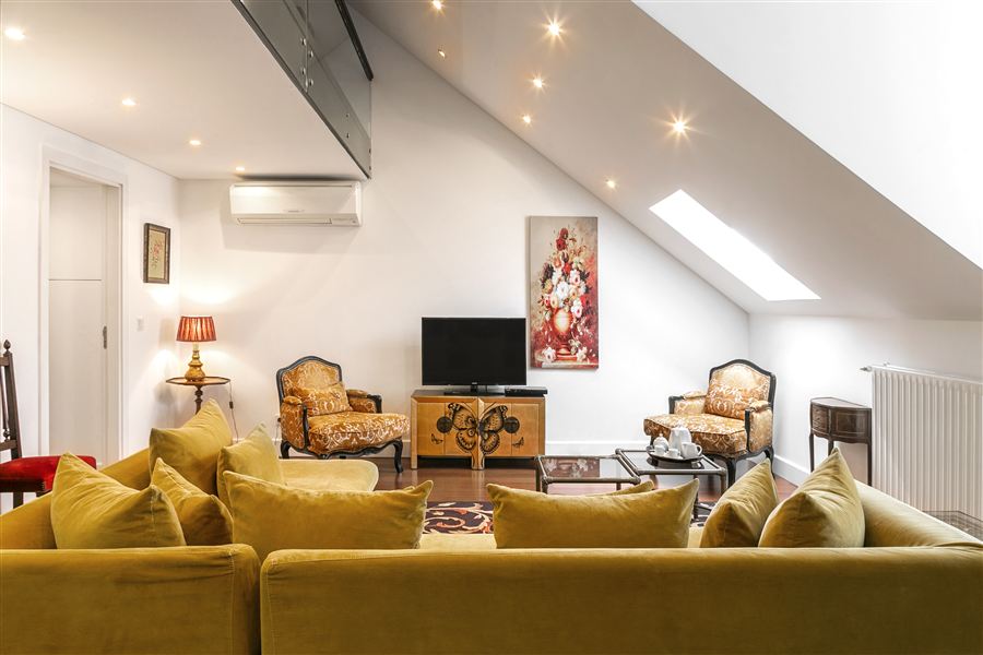 Imperial, a two-bedroom loft apartment in Chiado, Lisbon — bathroom