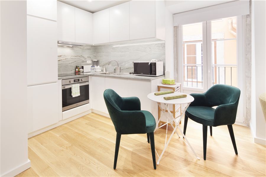 Mint, a one-bedroom apartment in Chiado, Lisbon — dining area