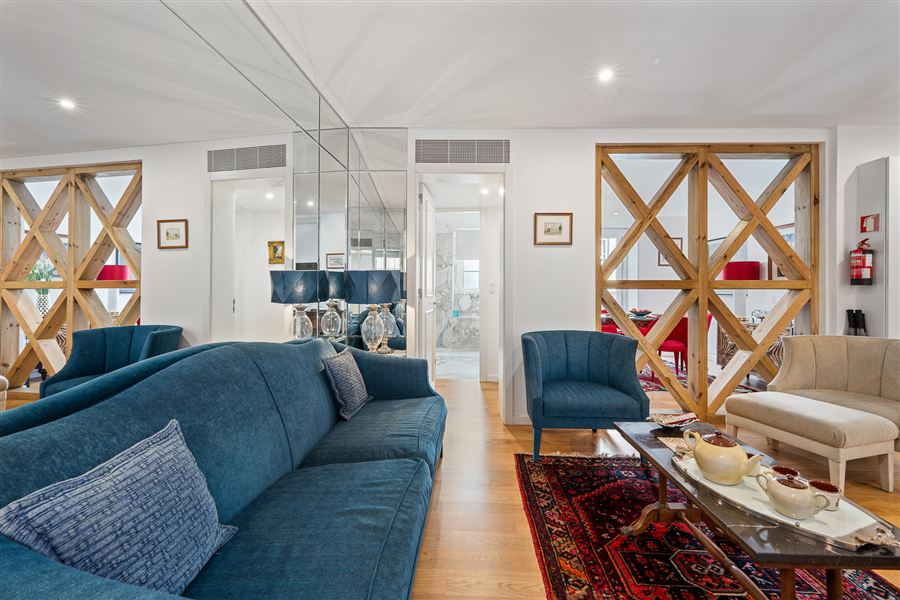 Persian, a two-bedroom loft apartment in Chiado, Lisbon — dining area